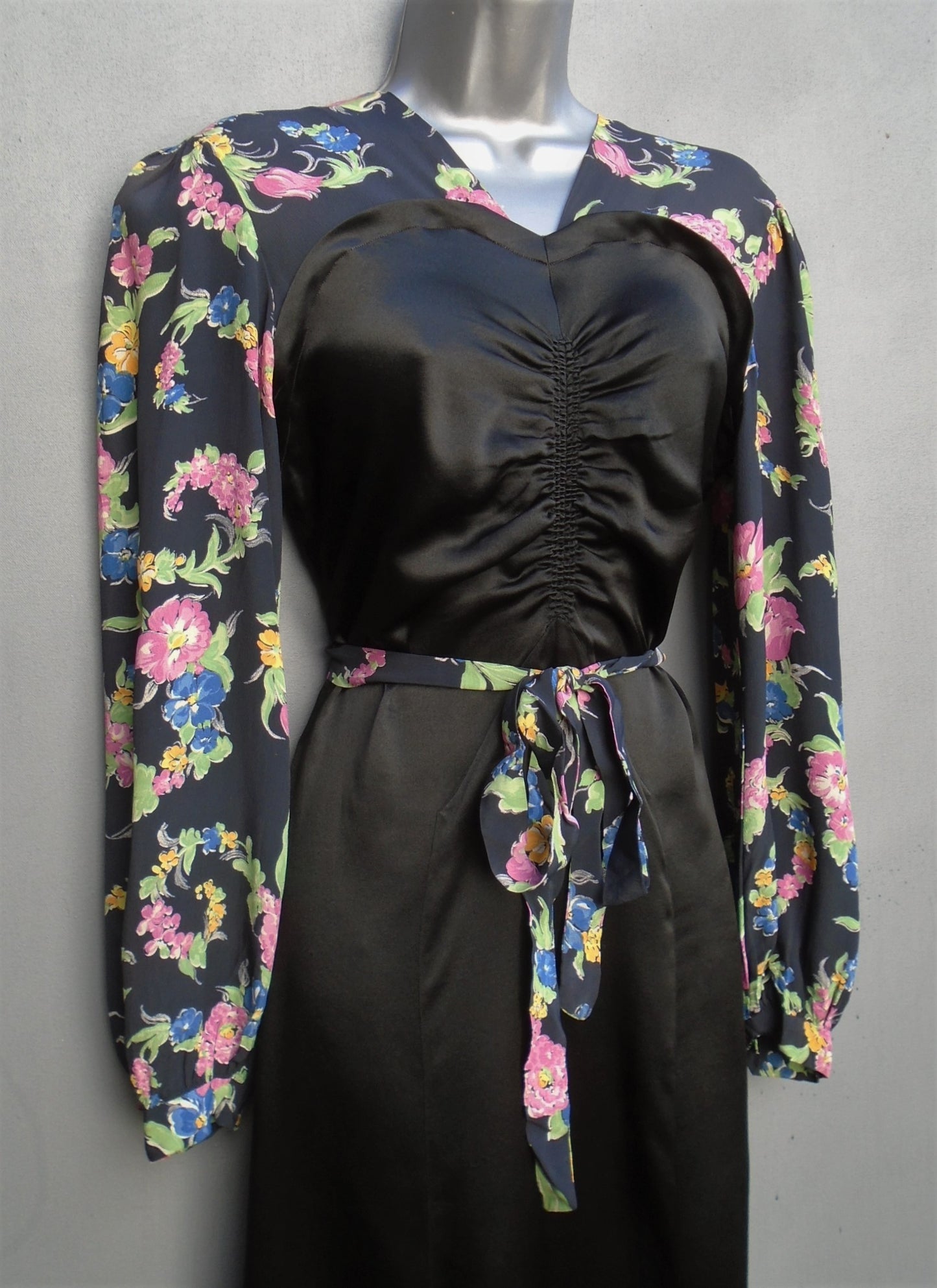 Vintage 1930s 2-Tone Dress Black Satin Floral Novelty Print UK XS