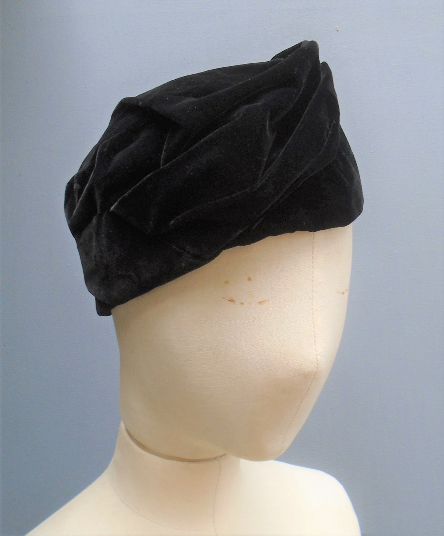 Vintage 1930s 1940s Black Velvet Toque Hat Turban Slouchy Beret Fez