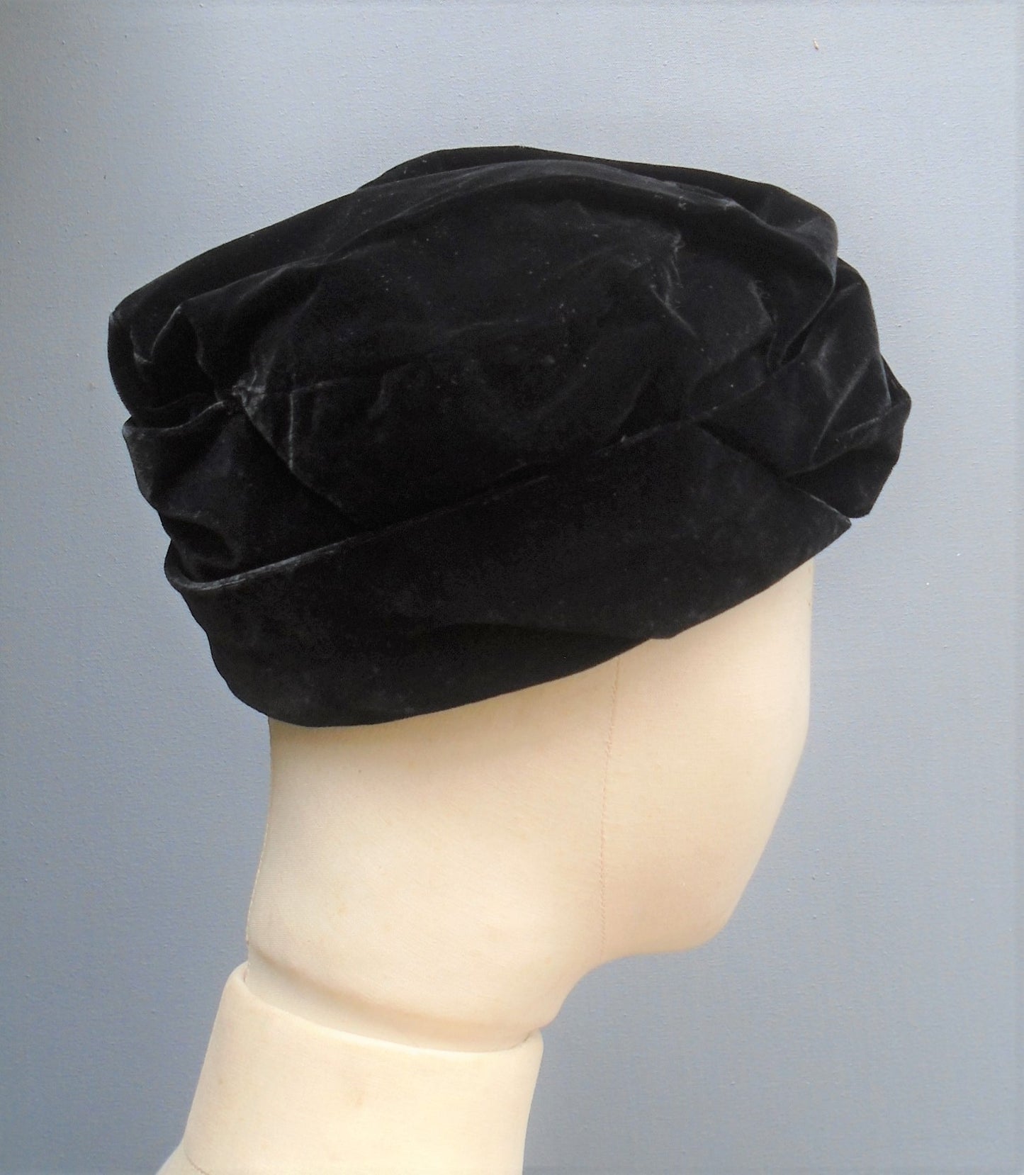 Vintage 1930s 1940s Black Velvet Toque Hat Turban Slouchy Beret Fez