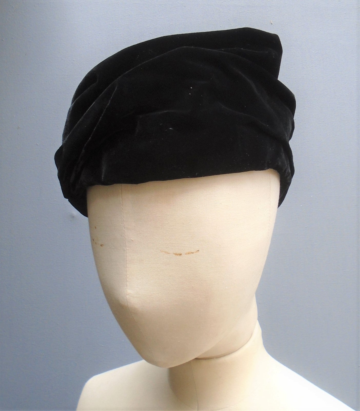 Vintage 1930s 1940s Black Velvet Toque Hat Turban Slouchy Beret Fez