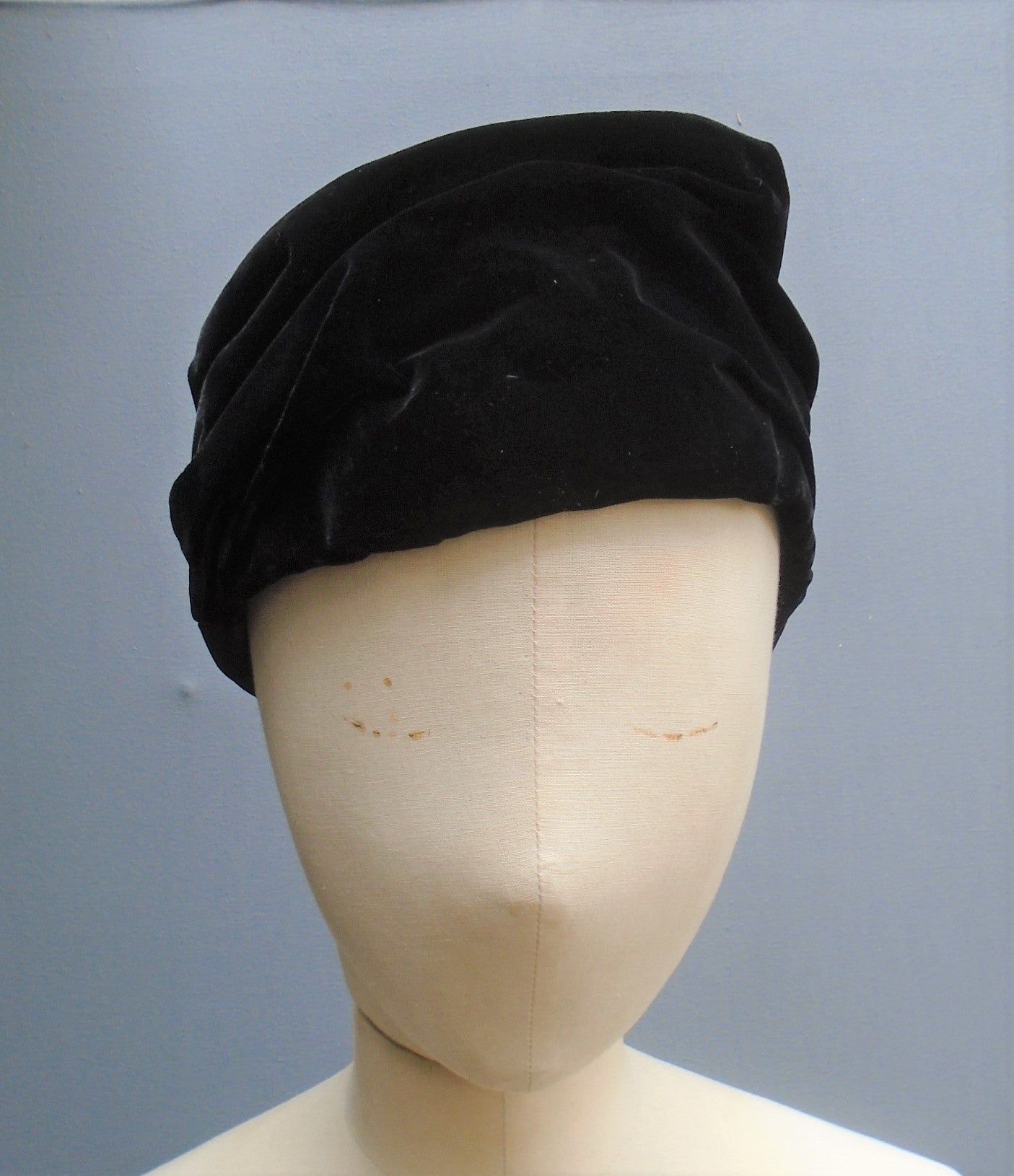 Vintage 1930s 1940s Black Velvet Toque Hat Turban Slouchy Beret Fez