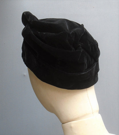 Vintage 1930s 1940s Black Velvet Toque Hat Turban Slouchy Beret Fez