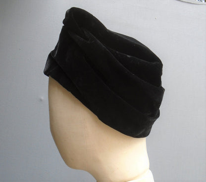 Vintage 1930s 1940s Black Velvet Toque Hat Turban Slouchy Beret Fez