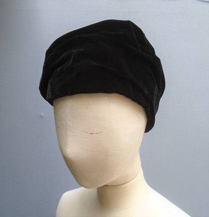 Vintage 1930s 1940s Black Velvet Toque Hat Turban Slouchy Beret Fez