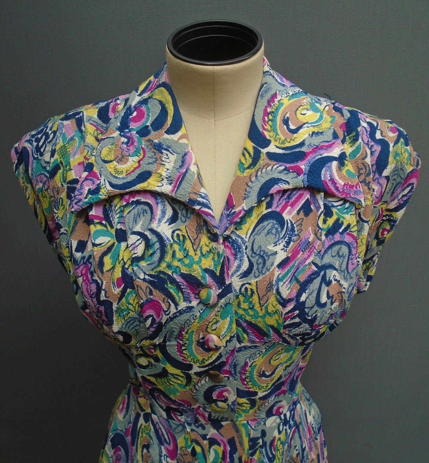 Superb Vintage 1940s Dress Bold Floral Novelty Print UK S