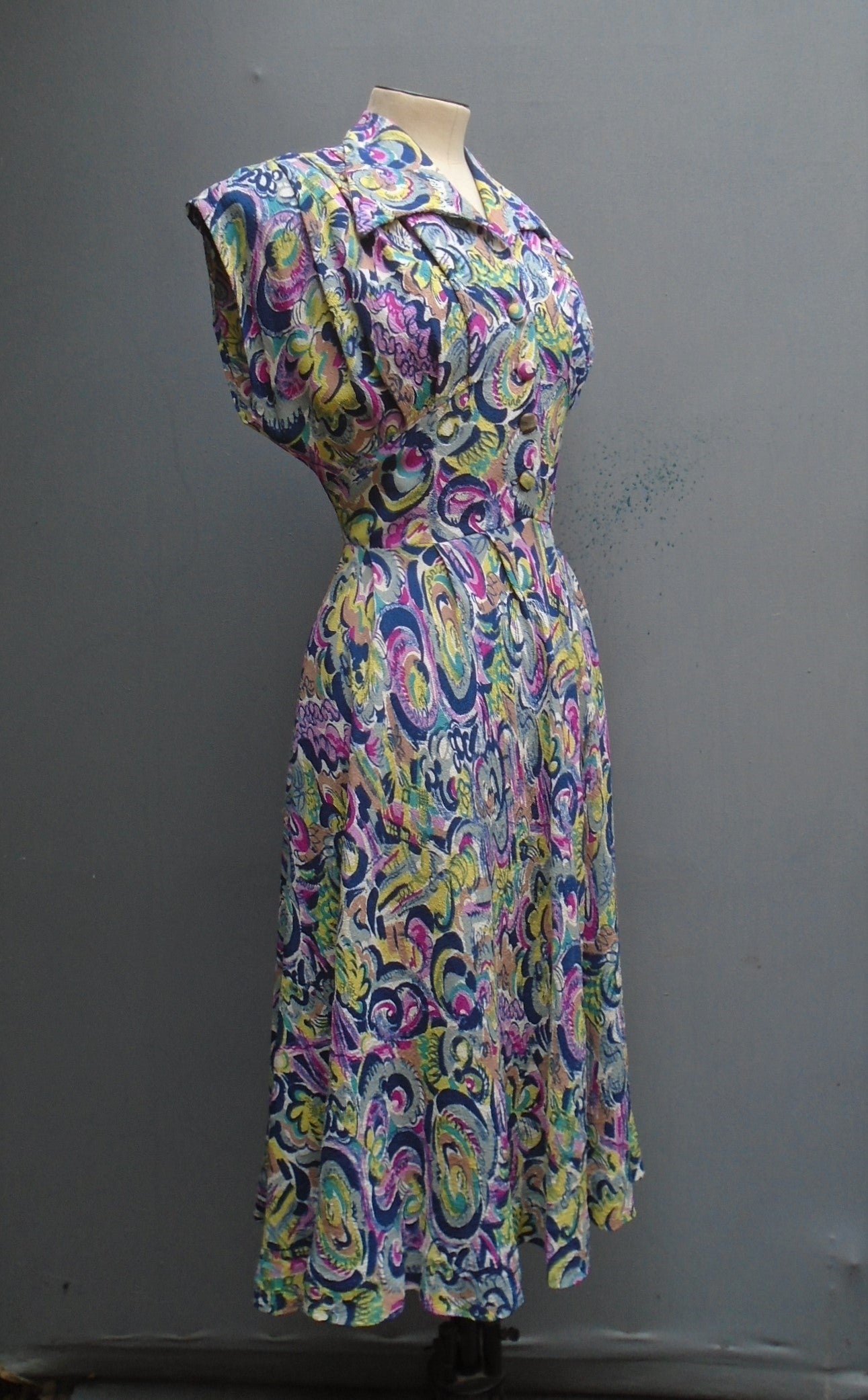 Superb Vintage 1940s Dress Bold Floral Novelty Print UK S