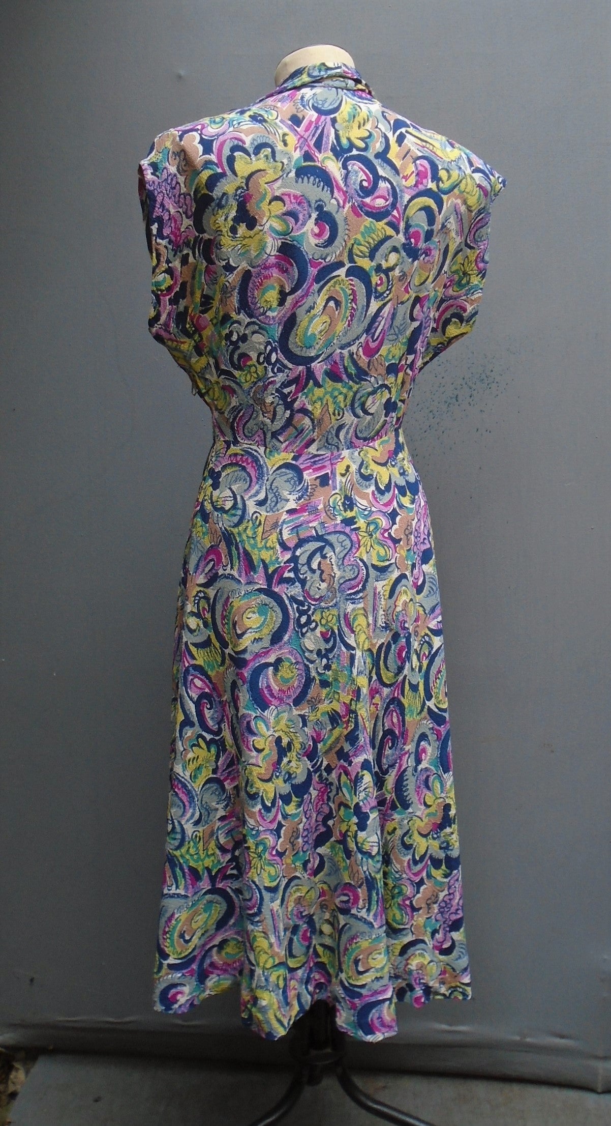 Superb Vintage 1940s Dress Bold Floral Novelty Print UK S