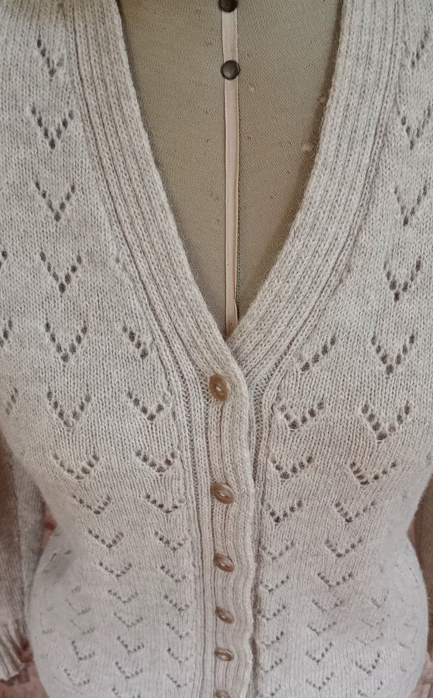 Original Vintage 1950s Knitted Cardigan Sweater Oatmeal Beige Shetland Wool UK S/M