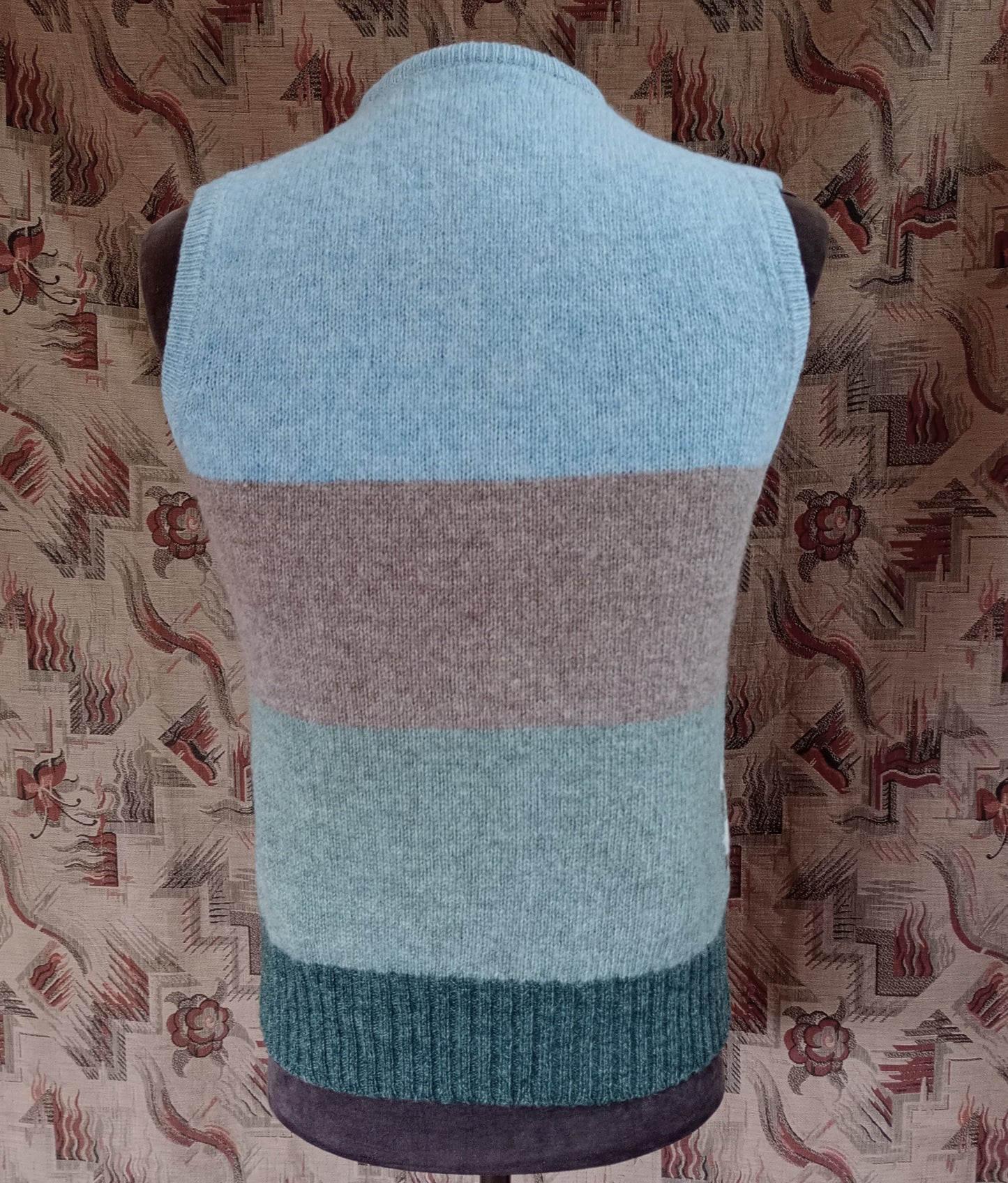 Vintage Mens Knitted Fair Isle Slipover Sweater Vest Novelty Sheep Picture Knit