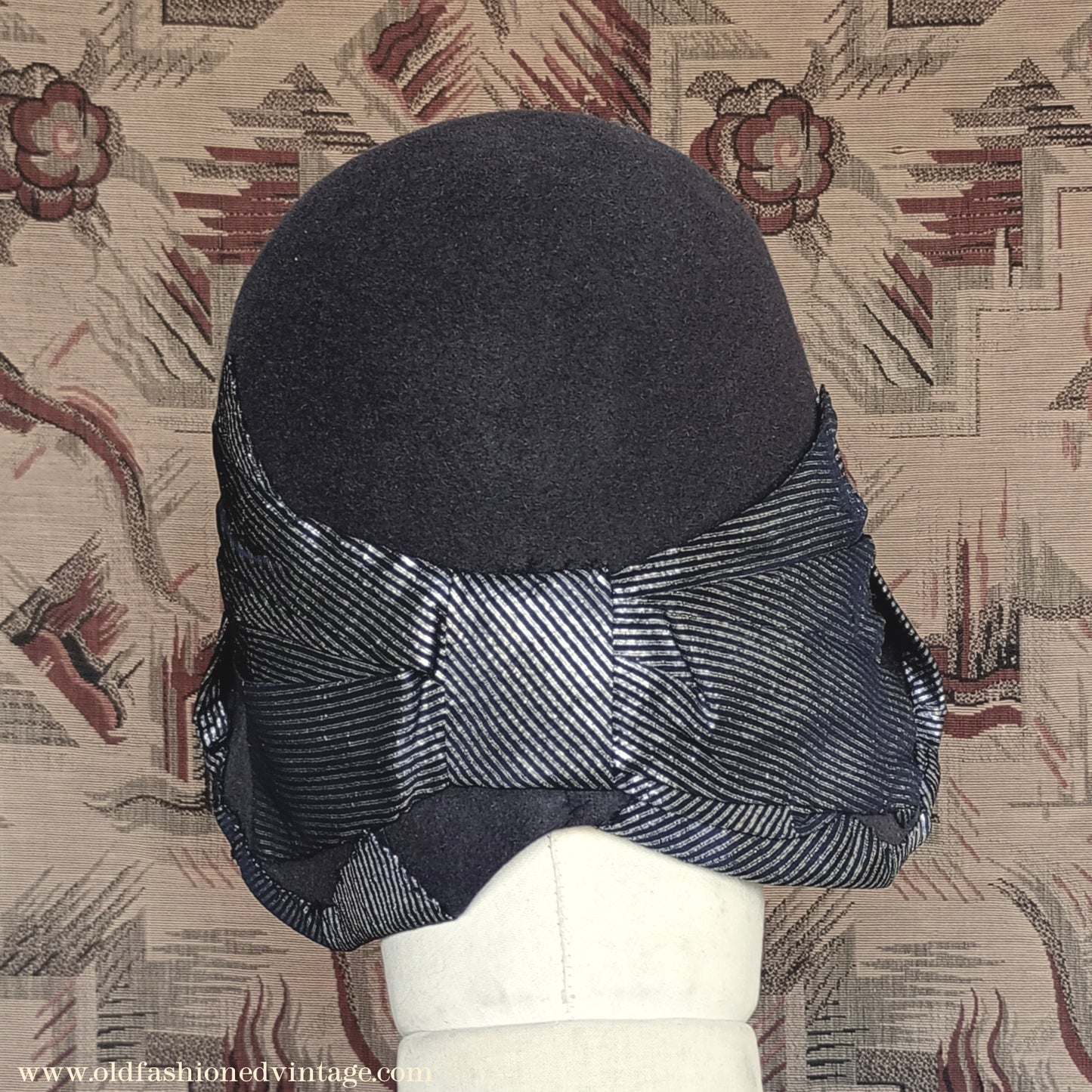 Vintage 1920s 1930s Grey Felt Hat Silver Trim Cloche