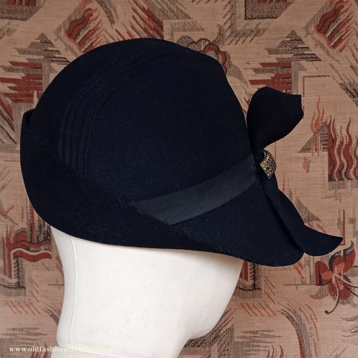 Vintage 1930s 1940s Black Felt Hat Green Suede Trim Brass Tone Hat Pin