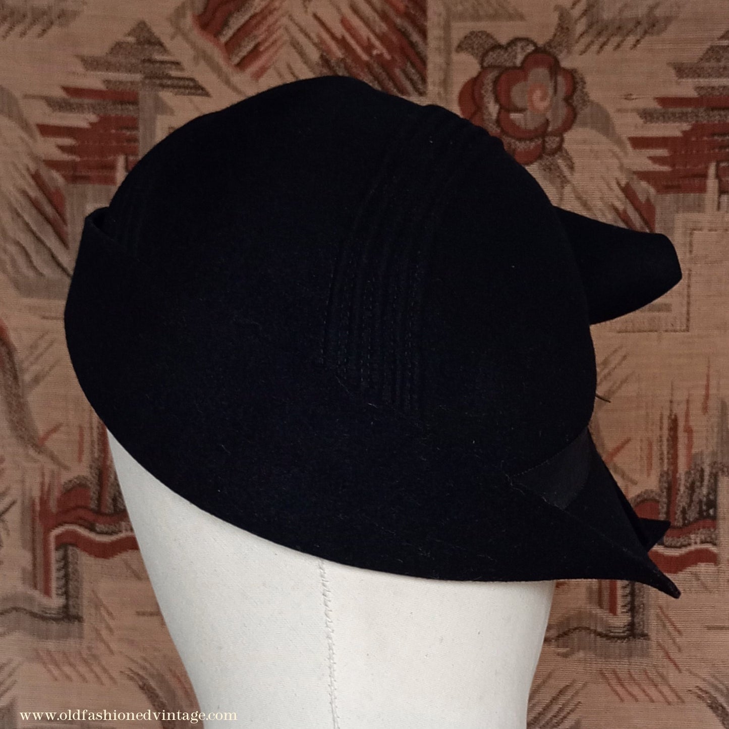 Vintage 1930s 1940s Black Felt Hat Green Suede Trim Brass Tone Hat Pin