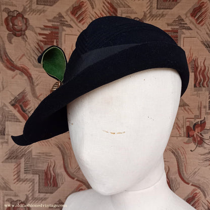 Vintage 1930s 1940s Black Felt Hat Green Suede Trim Brass Tone Hat Pin