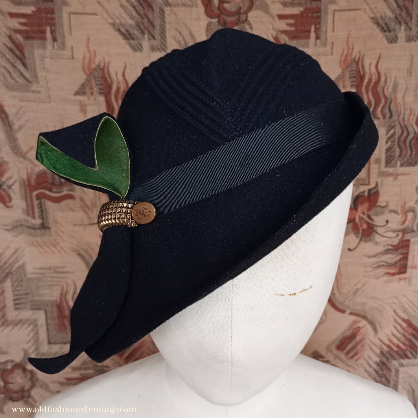Vintage 1930s 1940s Black Felt Hat Green Suede Trim Brass Tone Hat Pin