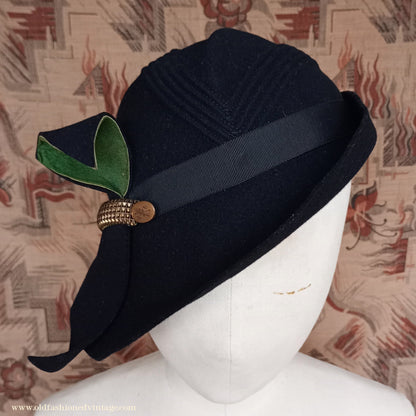Vintage 1930s 1940s Black Felt Hat Green Suede Trim Brass Tone Hat Pin