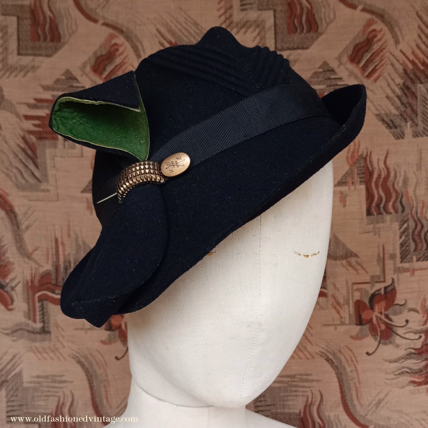 Vintage 1930s 1940s Black Felt Hat Green Suede Trim Brass Tone Hat Pin