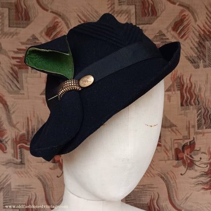 Vintage 1930s 1940s Black Felt Hat Green Suede Trim Brass Tone Hat Pin