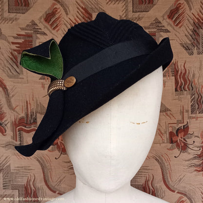 Vintage 1930s 1940s Black Felt Hat Green Suede Trim Brass Tone Hat Pin