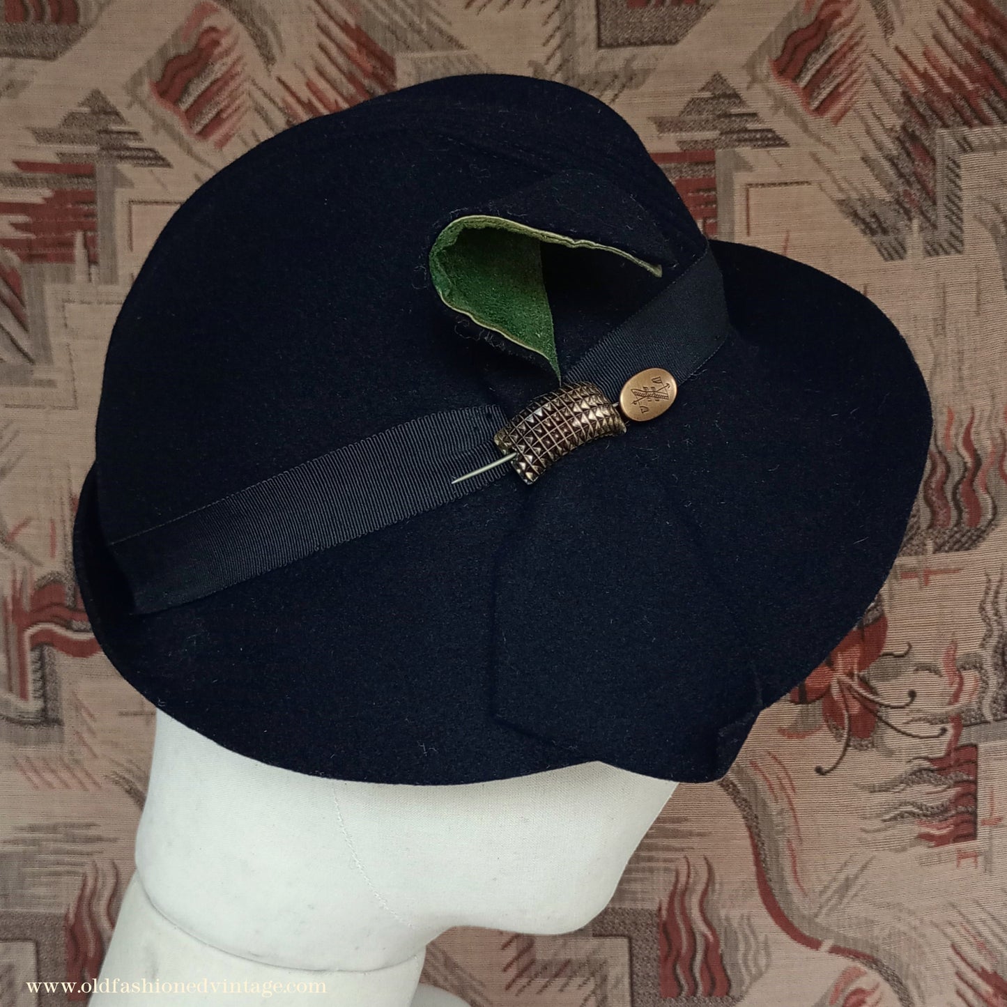 Vintage 1930s 1940s Black Felt Hat Green Suede Trim Brass Tone Hat Pin