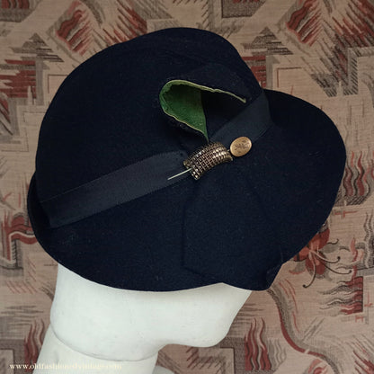 Vintage 1930s 1940s Black Felt Hat Green Suede Trim Brass Tone Hat Pin