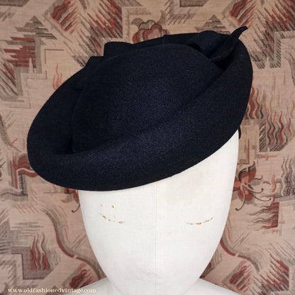Vintage 1940s Black Felt Hat Perch Tilt Brimmed Beret Topper