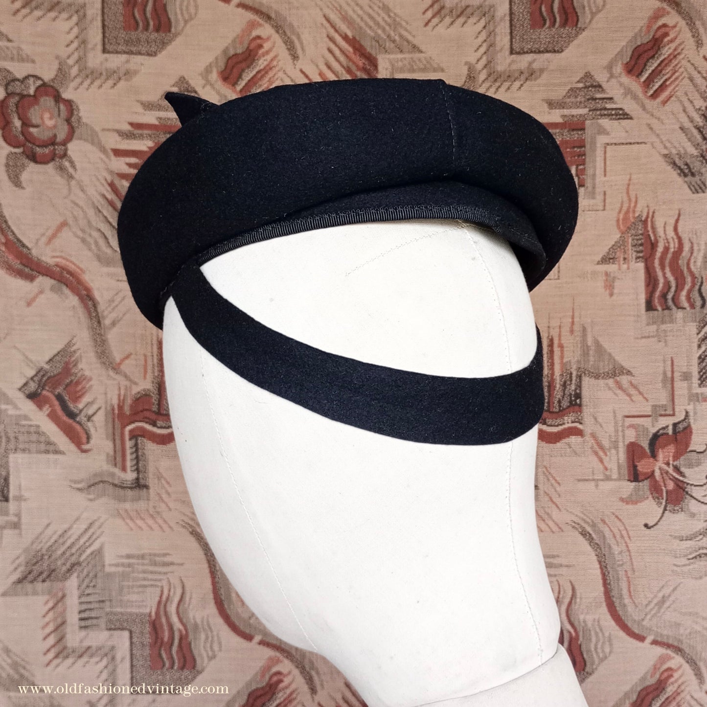 Vintage 1940s Black Felt Hat Perch Tilt Brimmed Beret Topper