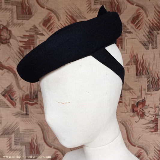 Vintage 1940s Black Felt Hat Perch Tilt Brimmed Beret Topper