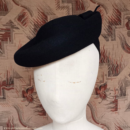 Vintage 1940s Black Felt Hat Perch Tilt Brimmed Beret Topper