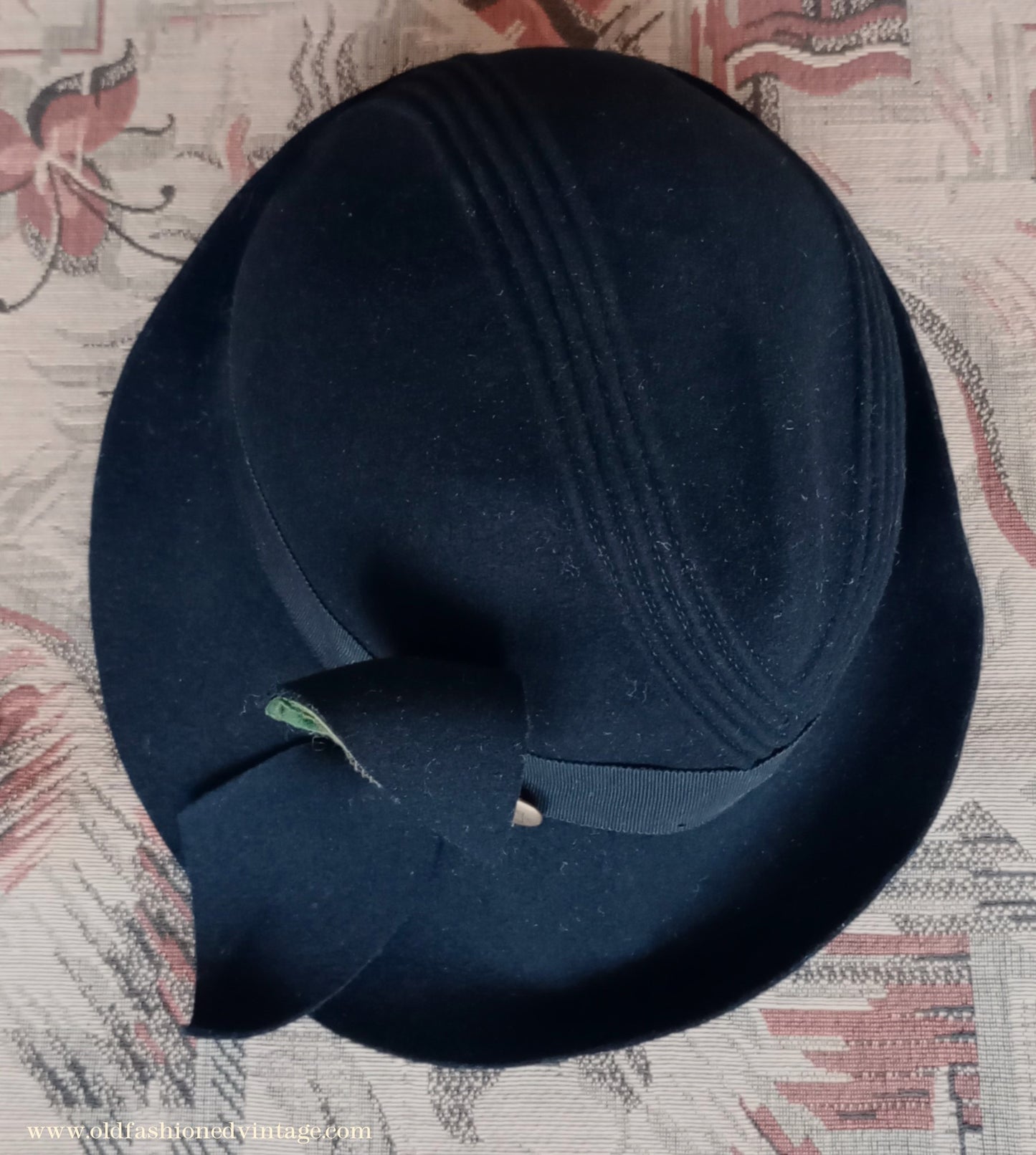 Vintage 1930s 1940s Black Felt Hat Green Suede Trim Brass Tone Hat Pin