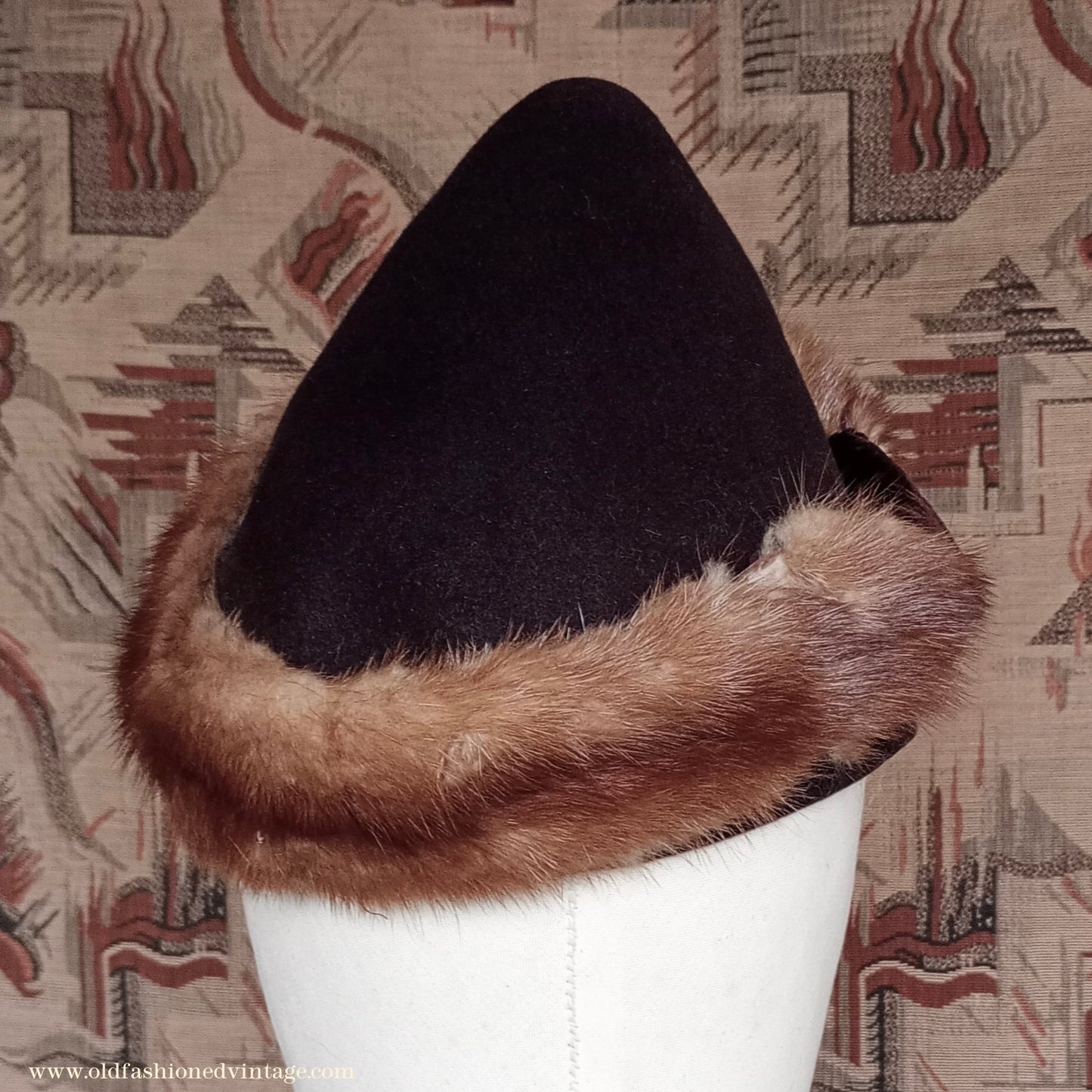 Wonderful Vintage 1930s 1940s Brown Felt Hat Cone Toque Velvet & Fur Trim