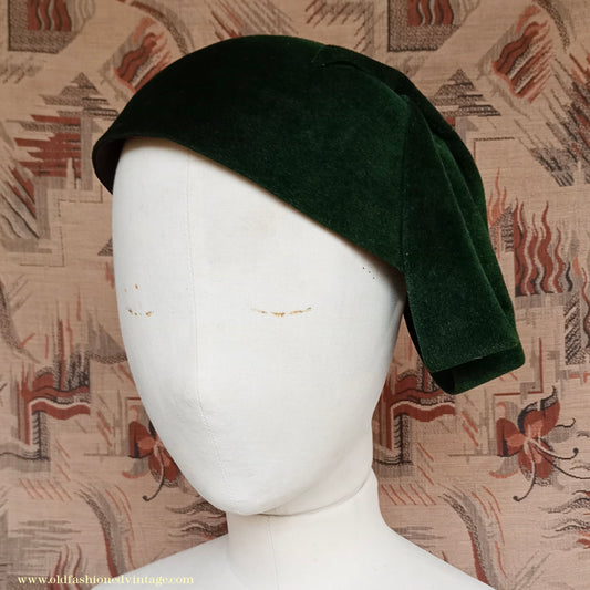 Vintage 1930s Green Felt Hat Asymmetrical Deco Cloche Reslaw