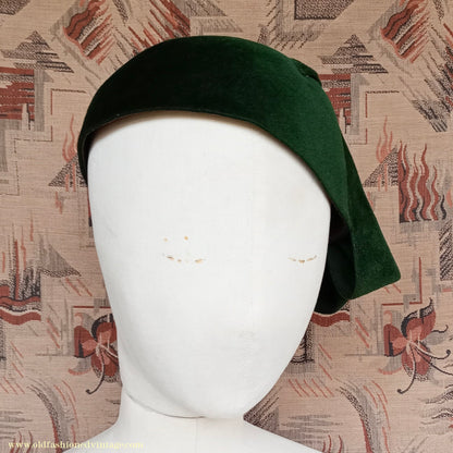 Vintage 1930s Green Felt Hat Asymmetrical Deco Cloche Reslaw