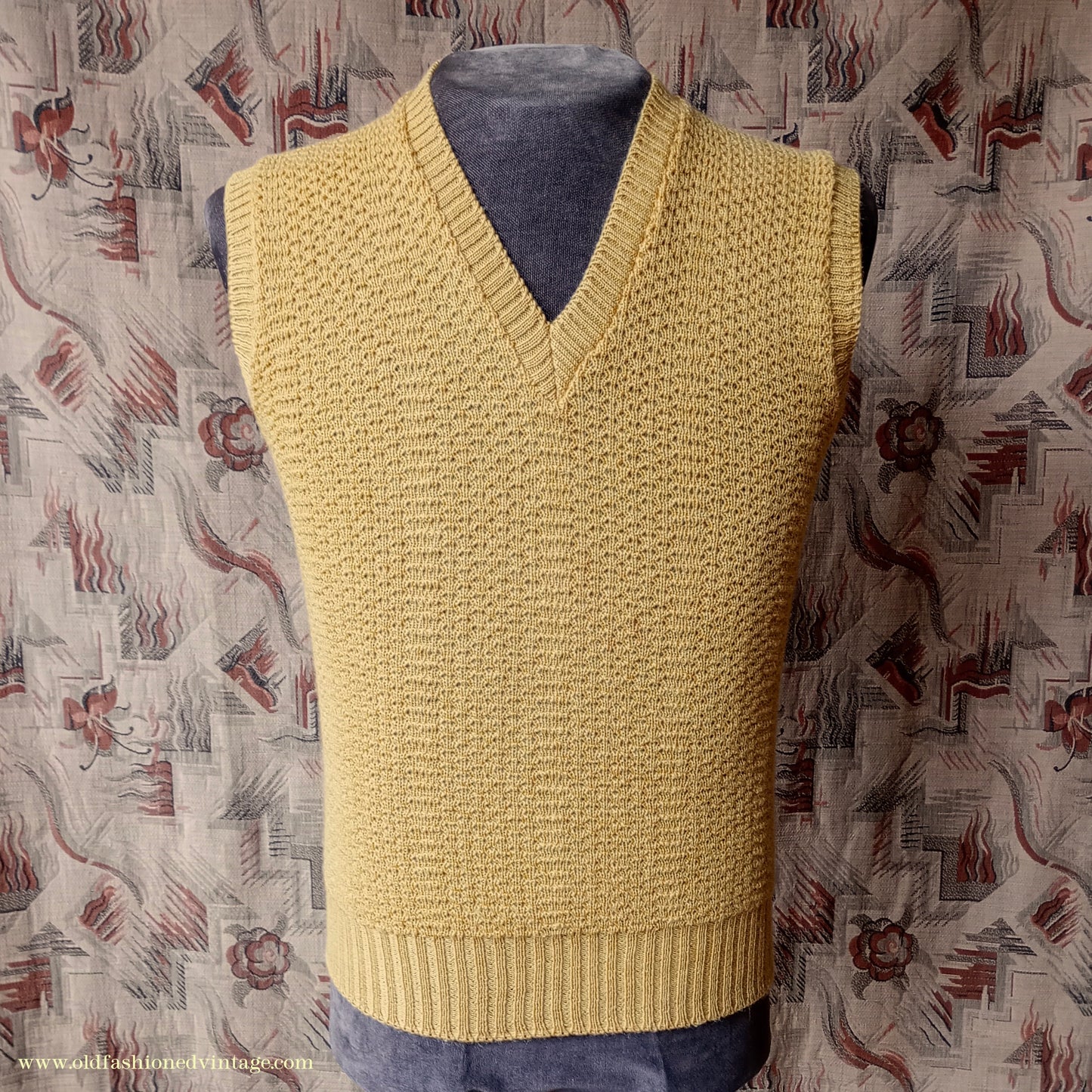 Vintage Mens 1950s Mustard Yellow Slipover Wool Sleeveless Sweater Vest Tank Top Machine Knitted S