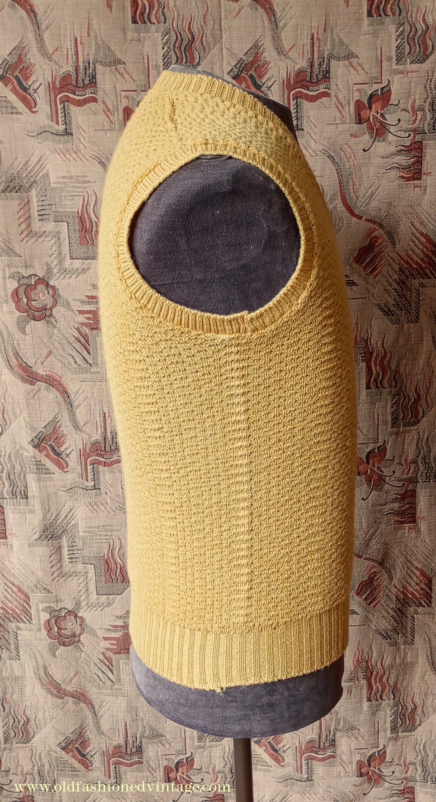 Vintage Mens 1950s Mustard Yellow Slipover Wool Sleeveless Sweater Vest Tank Top Machine Knitted S