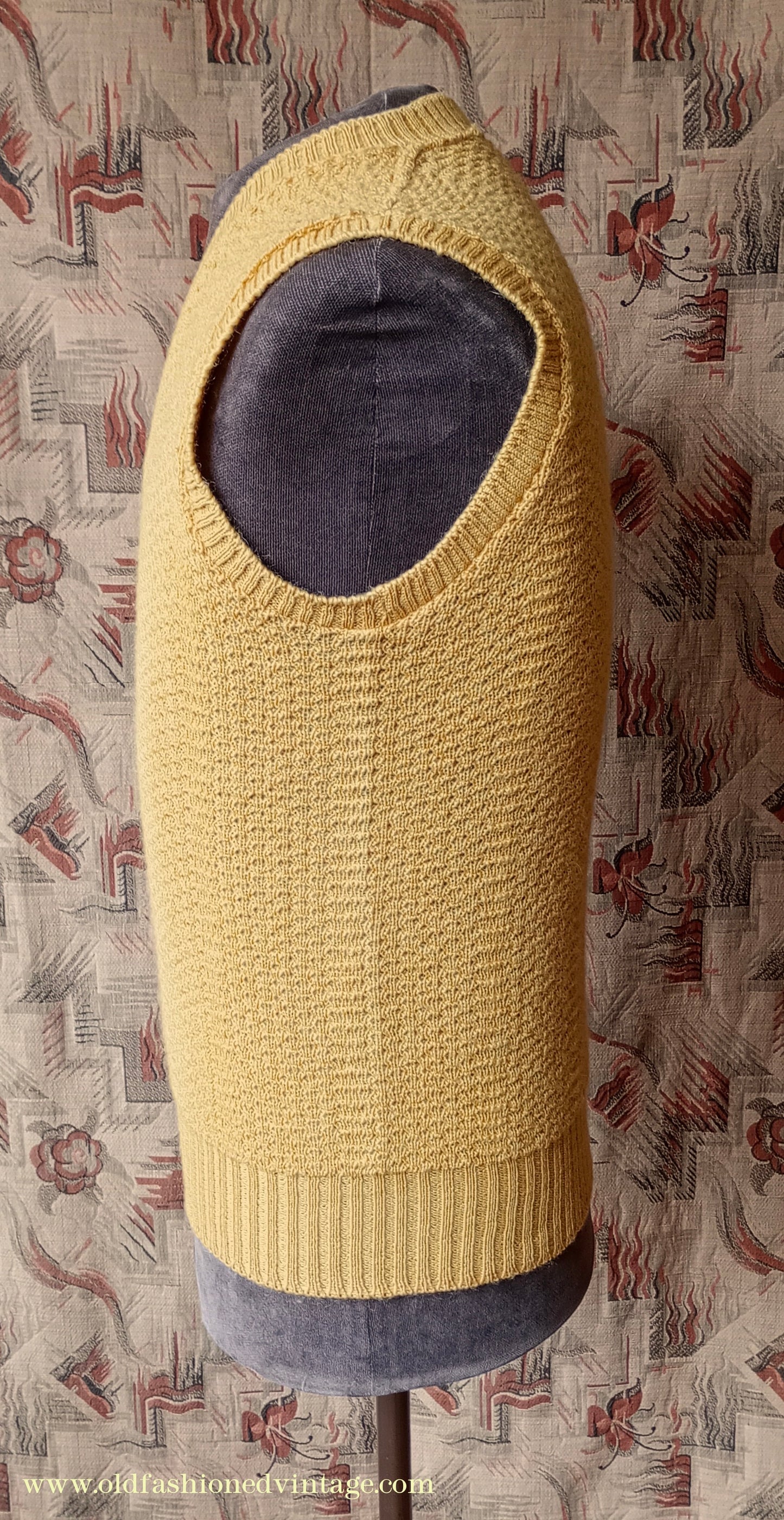 Vintage Mens 1950s Mustard Yellow Slipover Wool Sleeveless Sweater Vest Tank Top Machine Knitted S