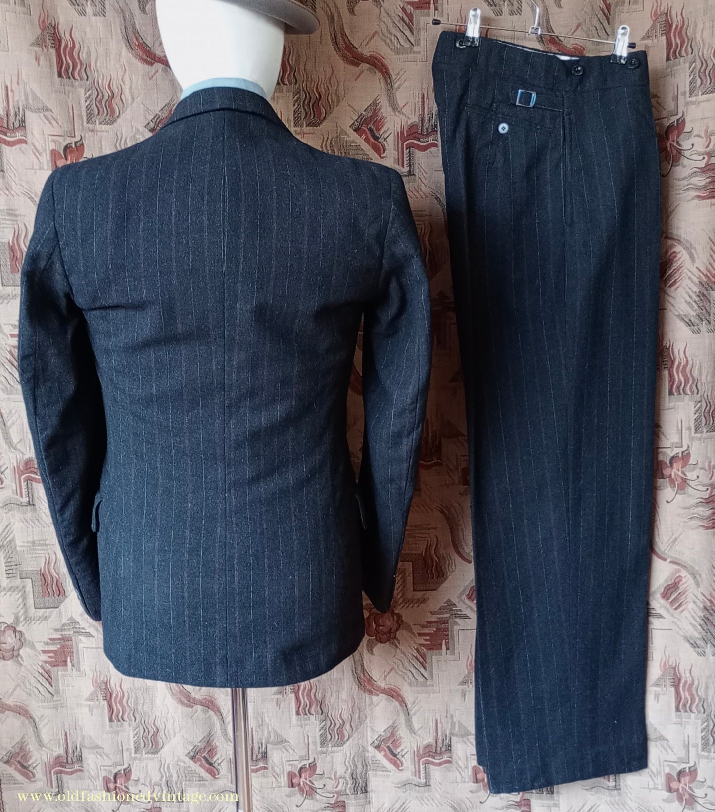 Vintage Mens 1930s French 3 Piece Suit Bespoke Tailored Charcoal Grey Pinstripe Wool 36" Long