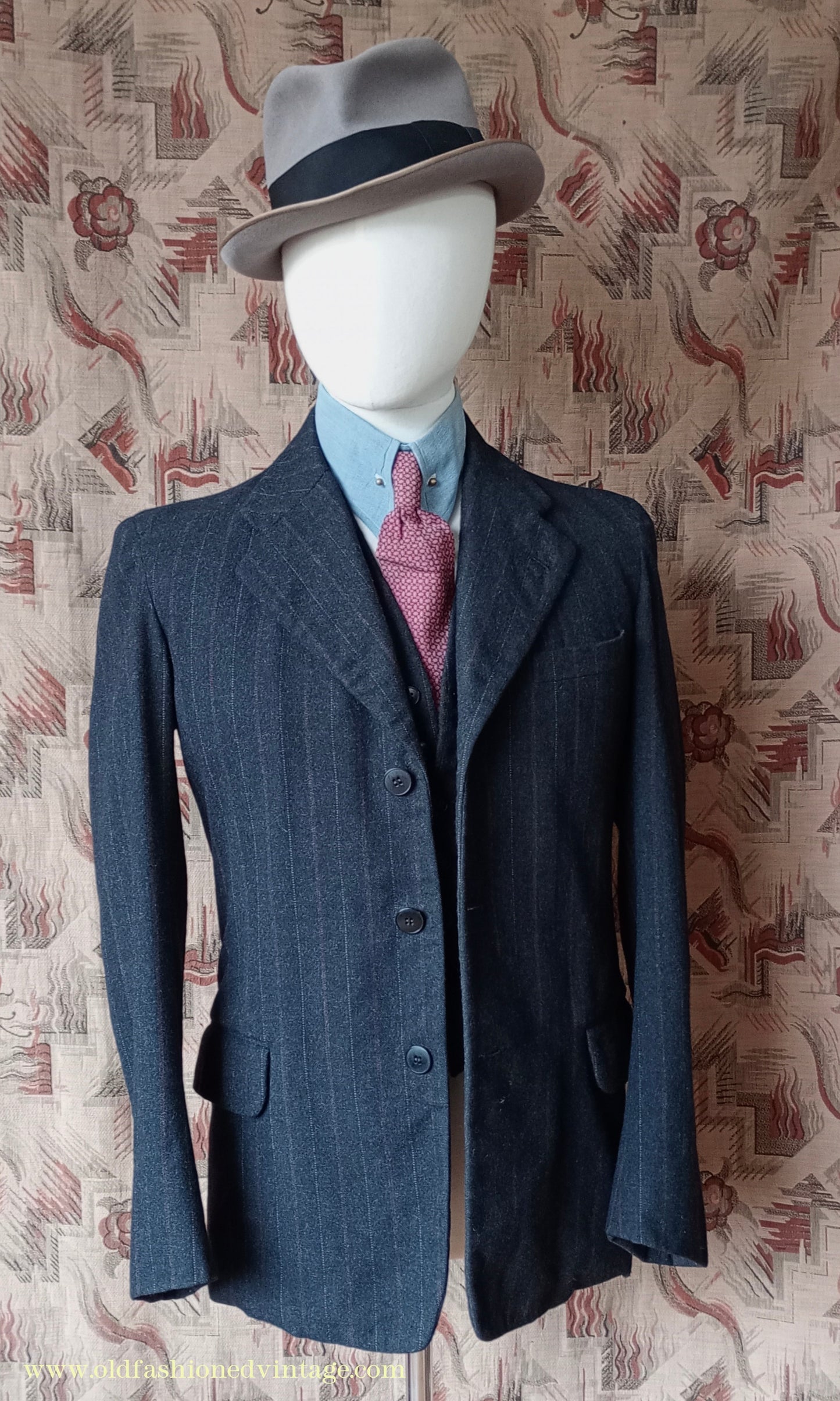 Vintage Mens 1930s French 3 Piece Suit Bespoke Tailored Charcoal Grey Pinstripe Wool 36" Long