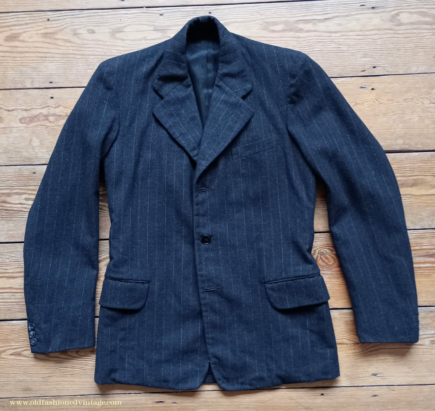 Vintage Mens 1930s French 3 Piece Suit Bespoke Tailored Charcoal Grey Pinstripe Wool 36" Long
