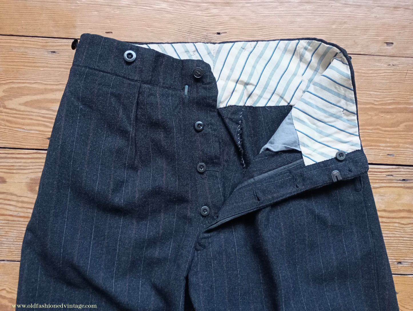 Vintage Mens 1930s French 3 Piece Suit Bespoke Tailored Charcoal Grey Pinstripe Wool 36" Long
