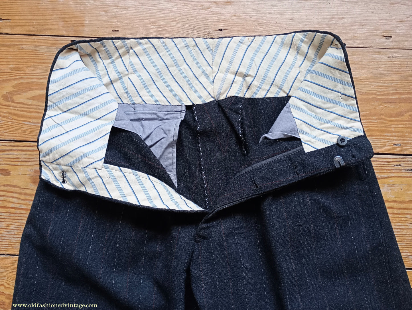 Vintage Mens 1930s French 3 Piece Suit Bespoke Tailored Charcoal Grey Pinstripe Wool 36" Long