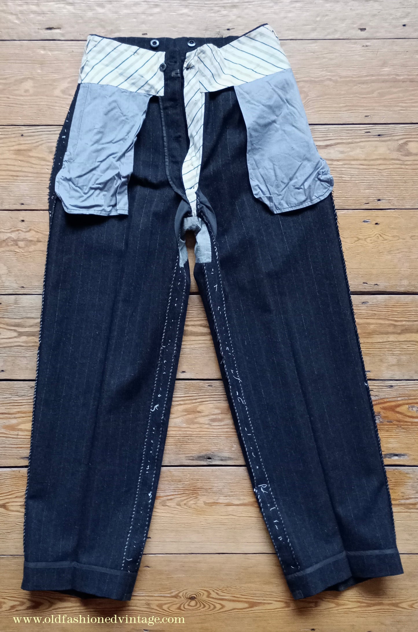 Vintage Mens 1930s French 3 Piece Suit Bespoke Tailored Charcoal Grey Pinstripe Wool 36" Long