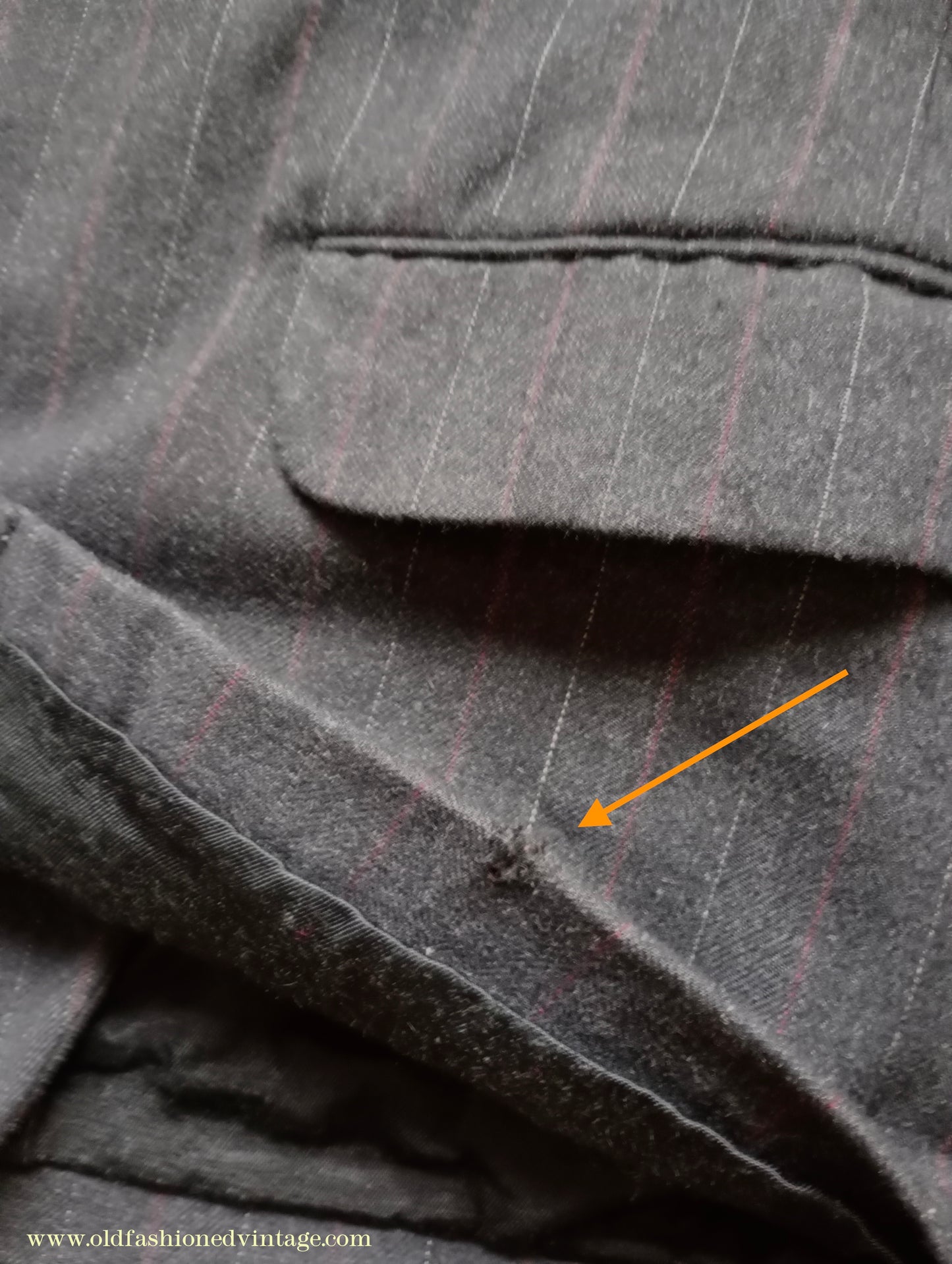 Vintage Mens 1930s French 3 Piece Suit Bespoke Tailored Charcoal Grey Pinstripe Wool 36" Long