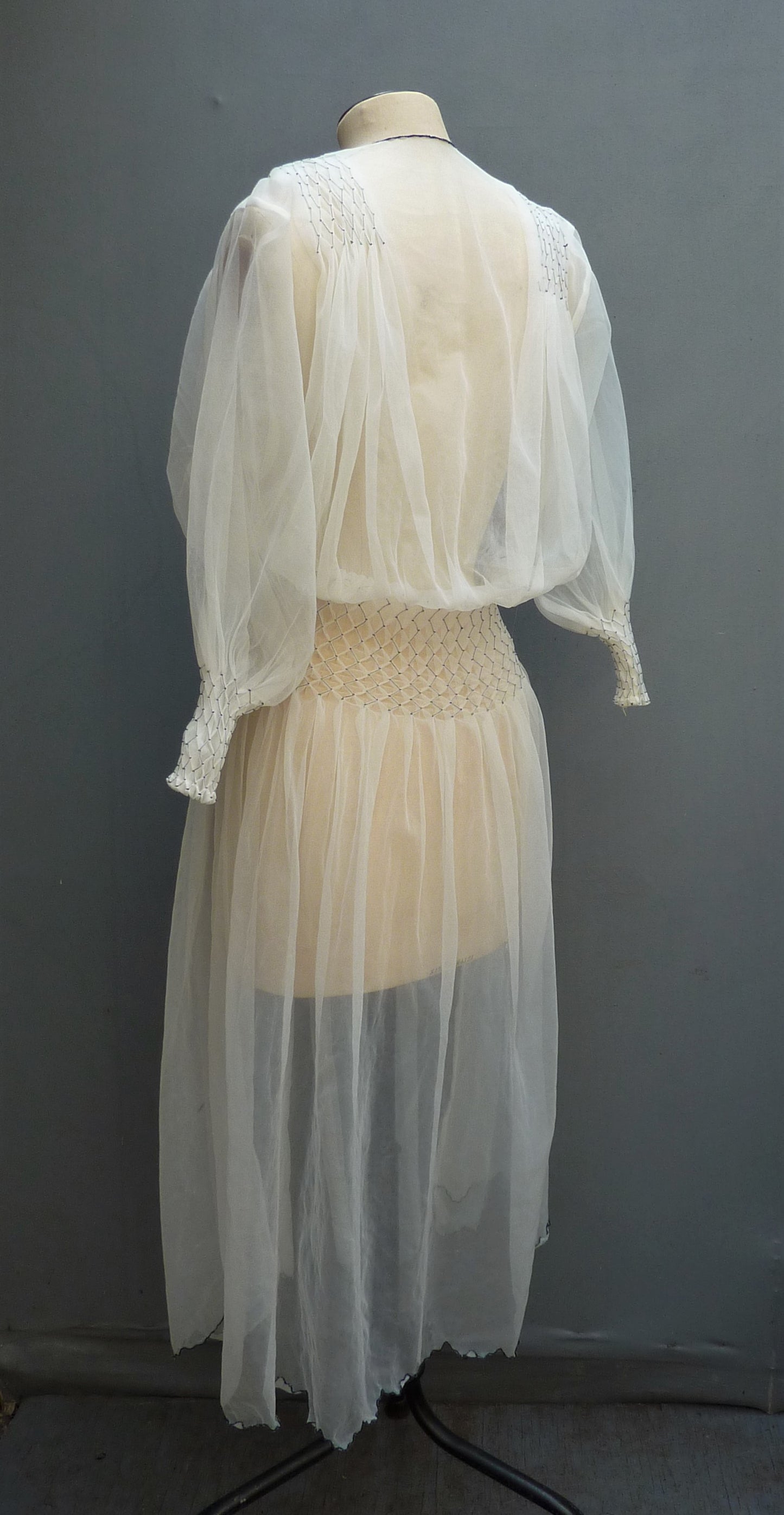 WONDERFUL 1940s Negligee Peignoir Sheer White Boudoir Robe Dressing Gown UK S