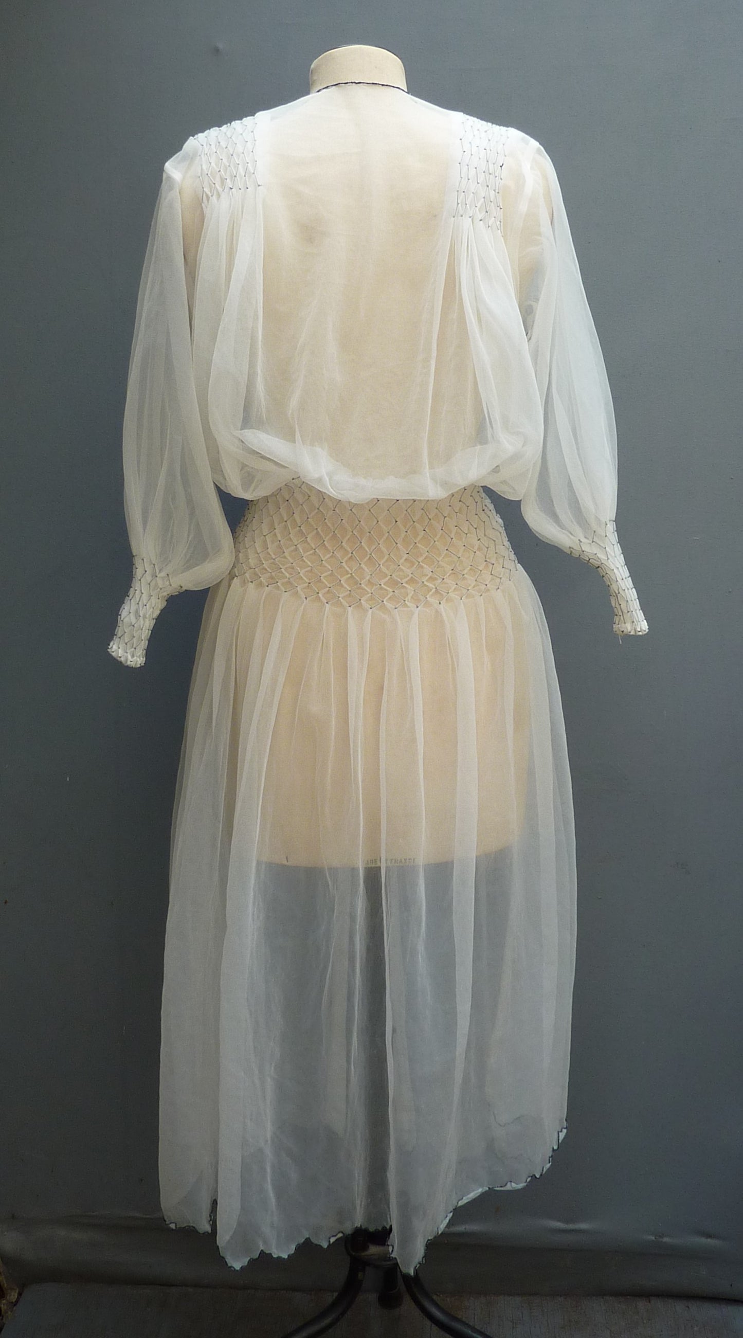 WONDERFUL 1940s Negligee Peignoir Sheer White Boudoir Robe Dressing Gown UK S