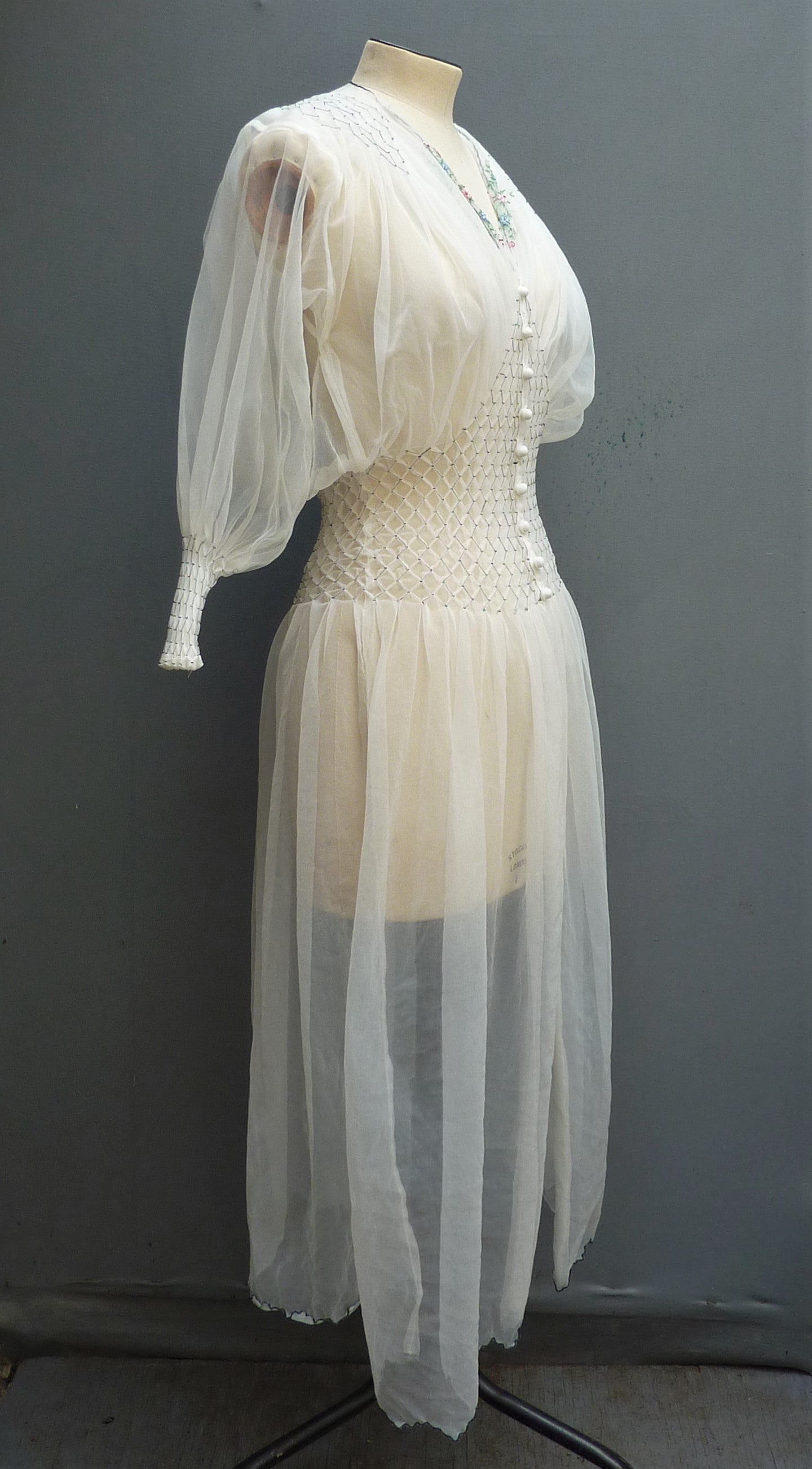 WONDERFUL 1940s Negligee Peignoir Sheer White Boudoir Robe Dressing Gown UK S