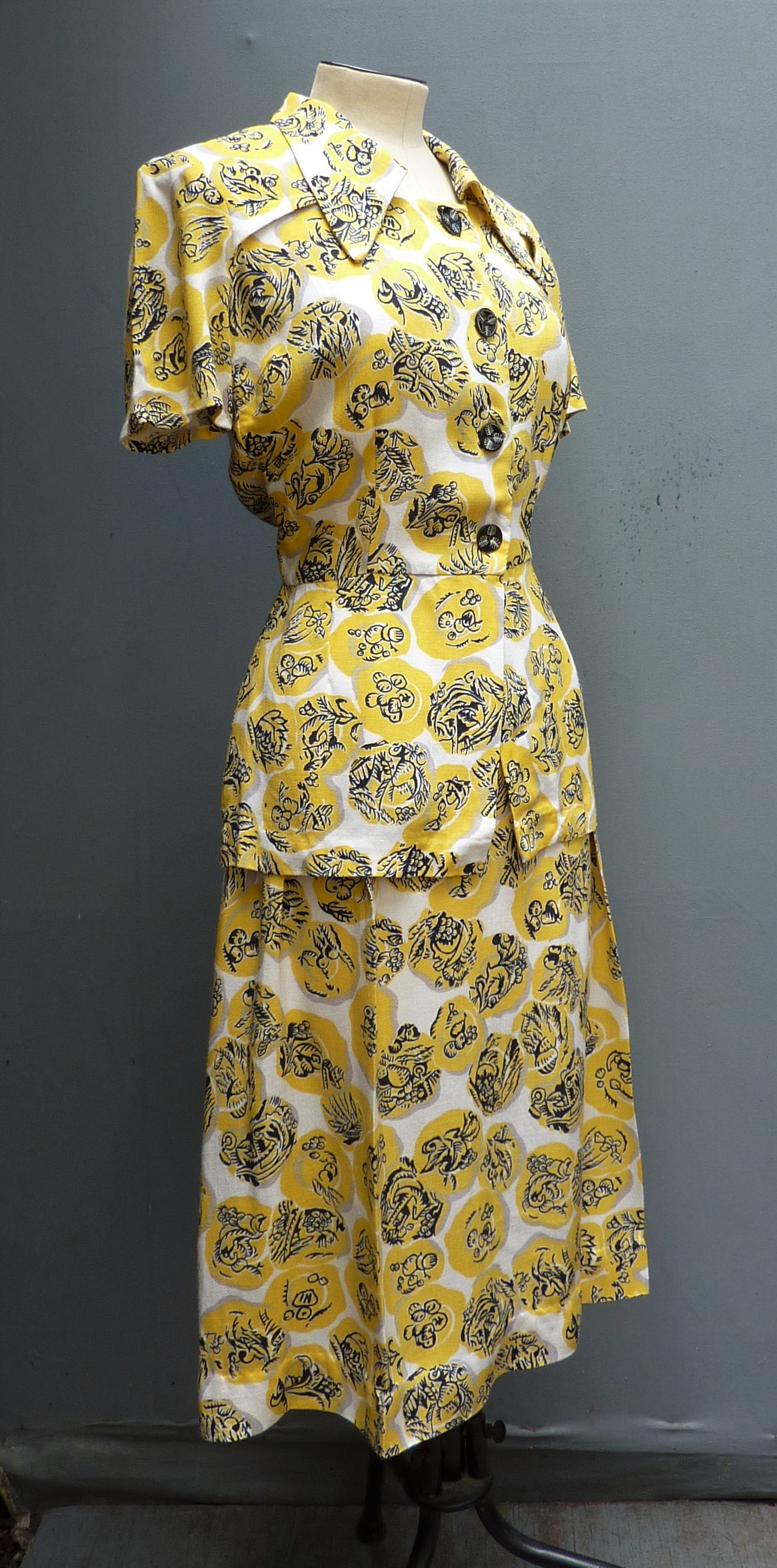 Original Vintage 1940s 2 Piece Top Skirt Bold Yellow Novelty Print UK S