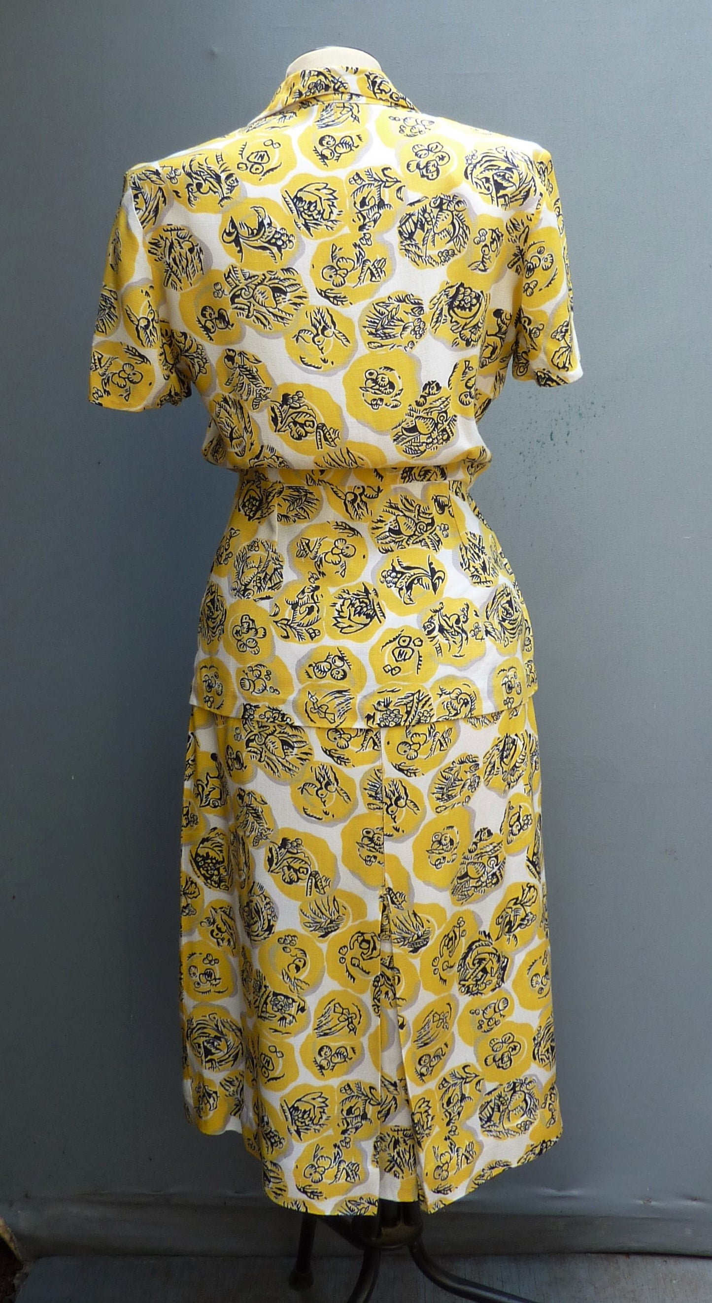 Original Vintage 1940s 2 Piece Top Skirt Bold Yellow Novelty Print UK S