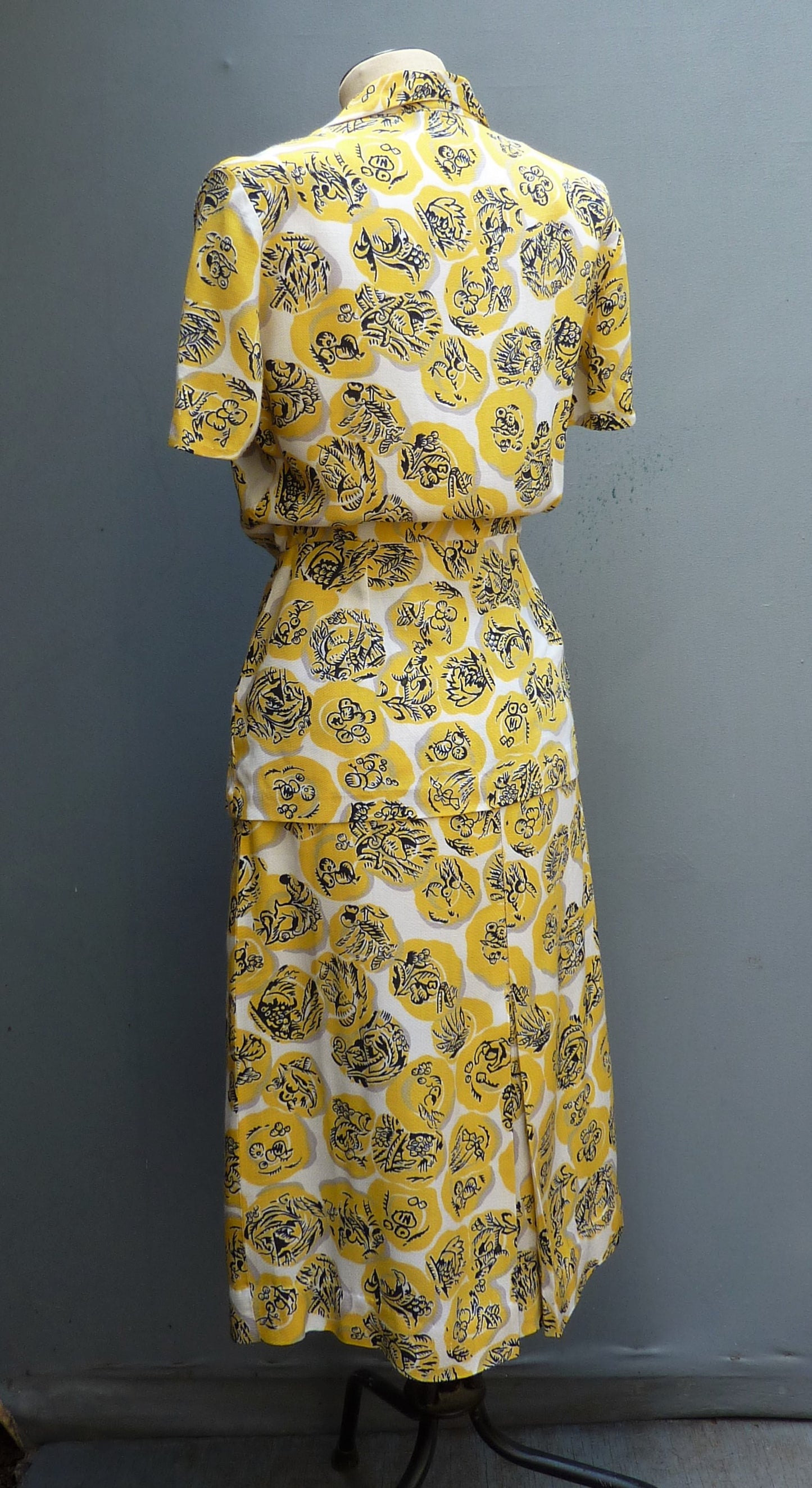 Original Vintage 1940s 2 Piece Top Skirt Bold Yellow Novelty Print UK S