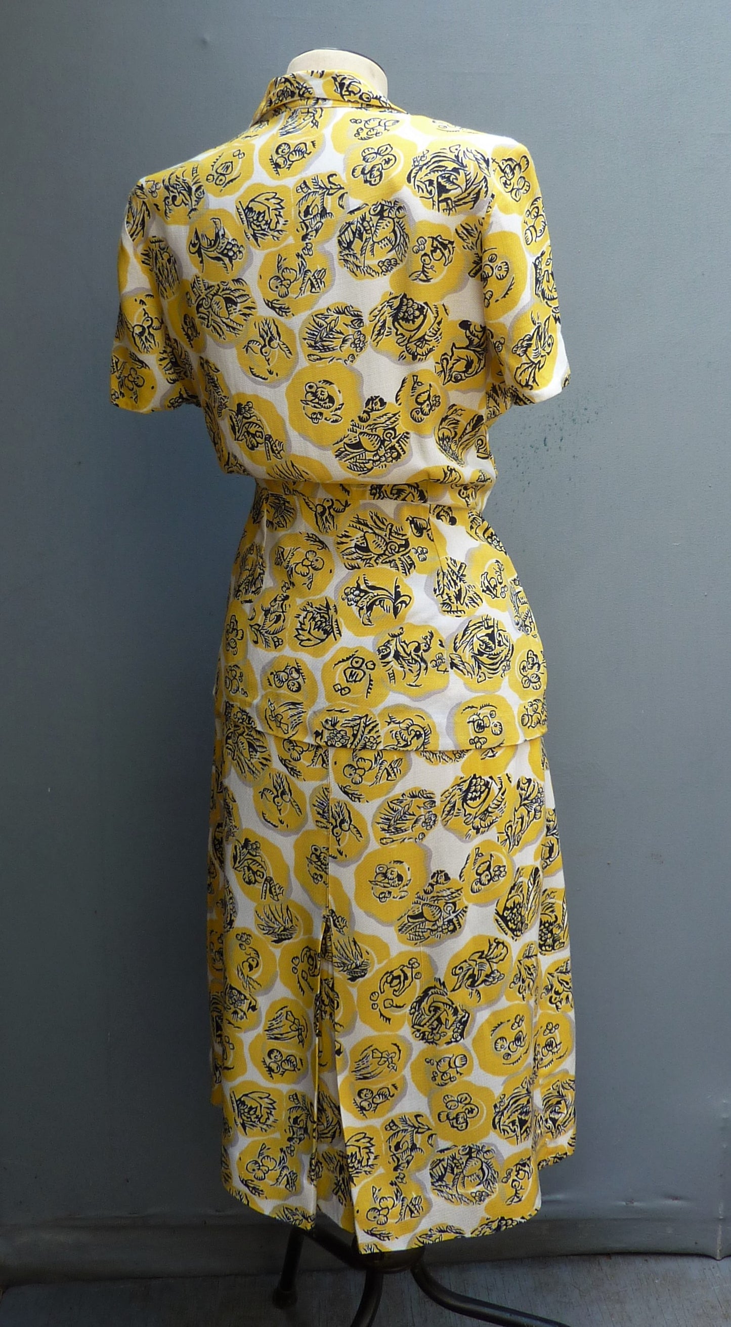 Original Vintage 1940s 2 Piece Top Skirt Bold Yellow Novelty Print UK S