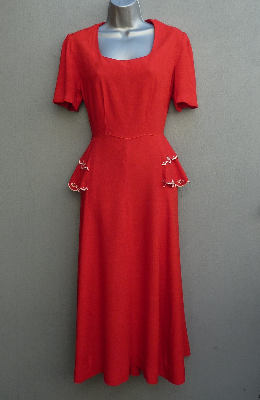 Vintage 1950s Red Rayon Dress Home Made Hand Embroidered Floral Scalloped Peplum UK S